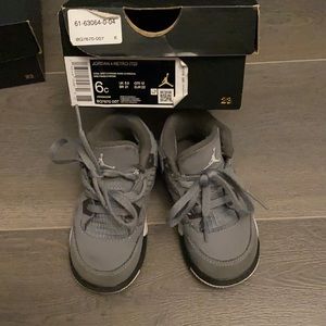 Toddler size 6 Jordan 4 Retro in gray. Good condition